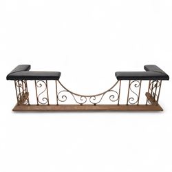 Early 20th-century Arts & Crafts copper club fender, of long serpentine form, scrolling uprights and a shaped centre support, the top rail fitted with four upholstered padded seat sections, raised on a stepped plinth base, inner dimensions 192x43cm 