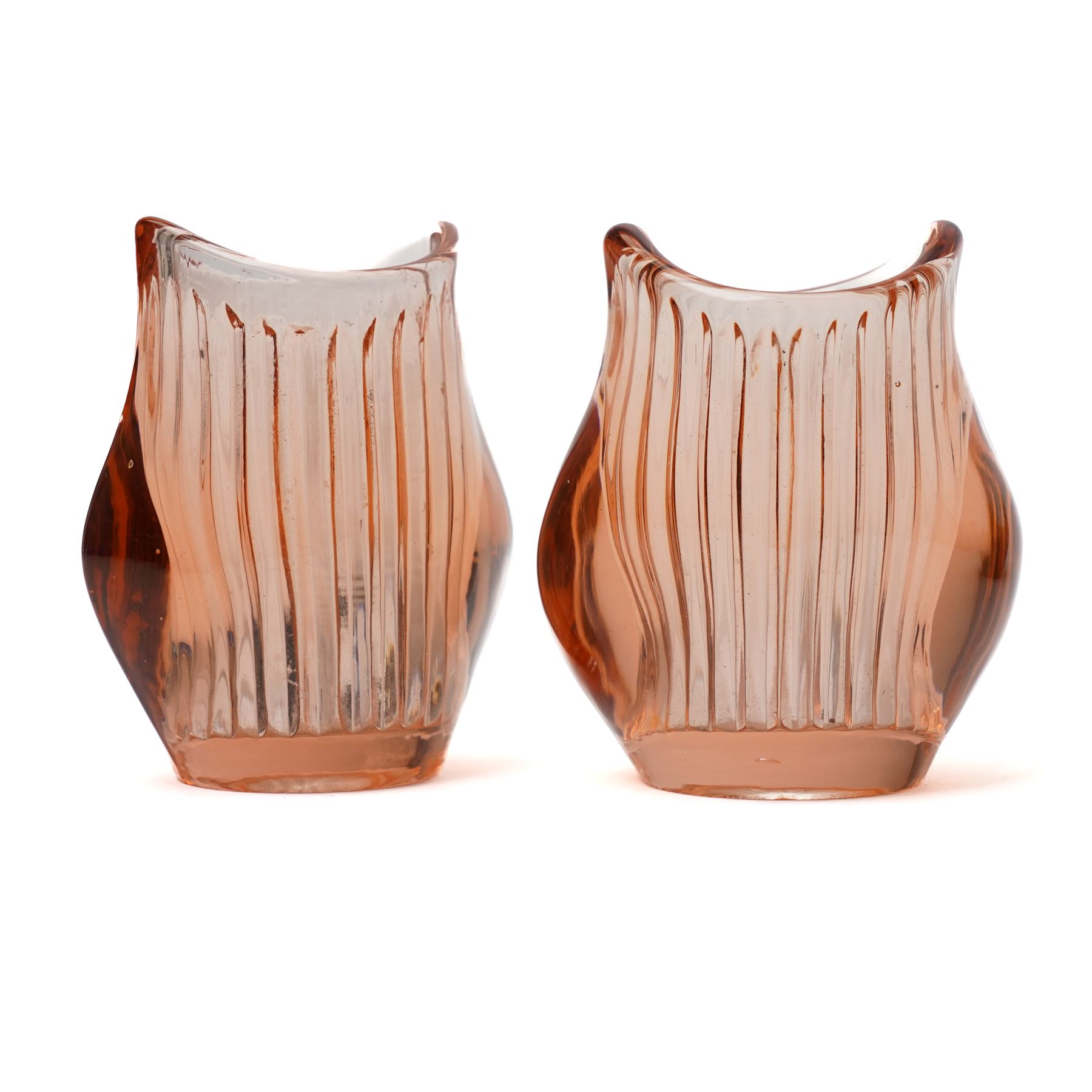 Art glass 'Northern Lights' bowl by Tauno Sarpaneva for Humppila, H13cm and a pair of 1970's Polish pink 'Harfa' or ‘Harp’ vases, designed by Eryka Trzewik-Drost for Zabkowice Glassworks, H9cm