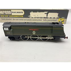 Wrenn '00' gauge - Streamlined Bulleid Pacific 'Battle of Britain' 4-6-2 locomotive 'Winston Churchill' No.34051 in BR Green; boxed with instructions
