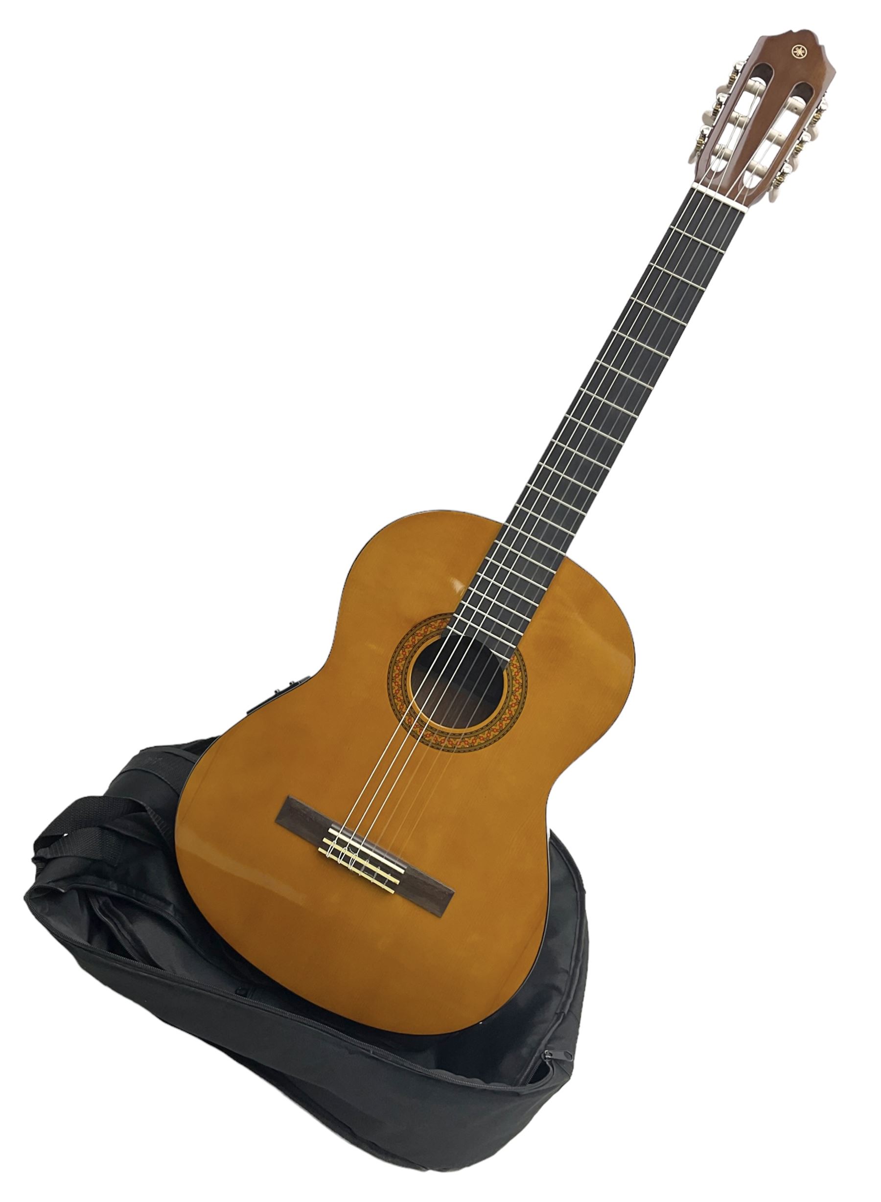 Yamaha CX40 electro-acoustic guitar L102cm in Tanglewood soft Gig-Bag