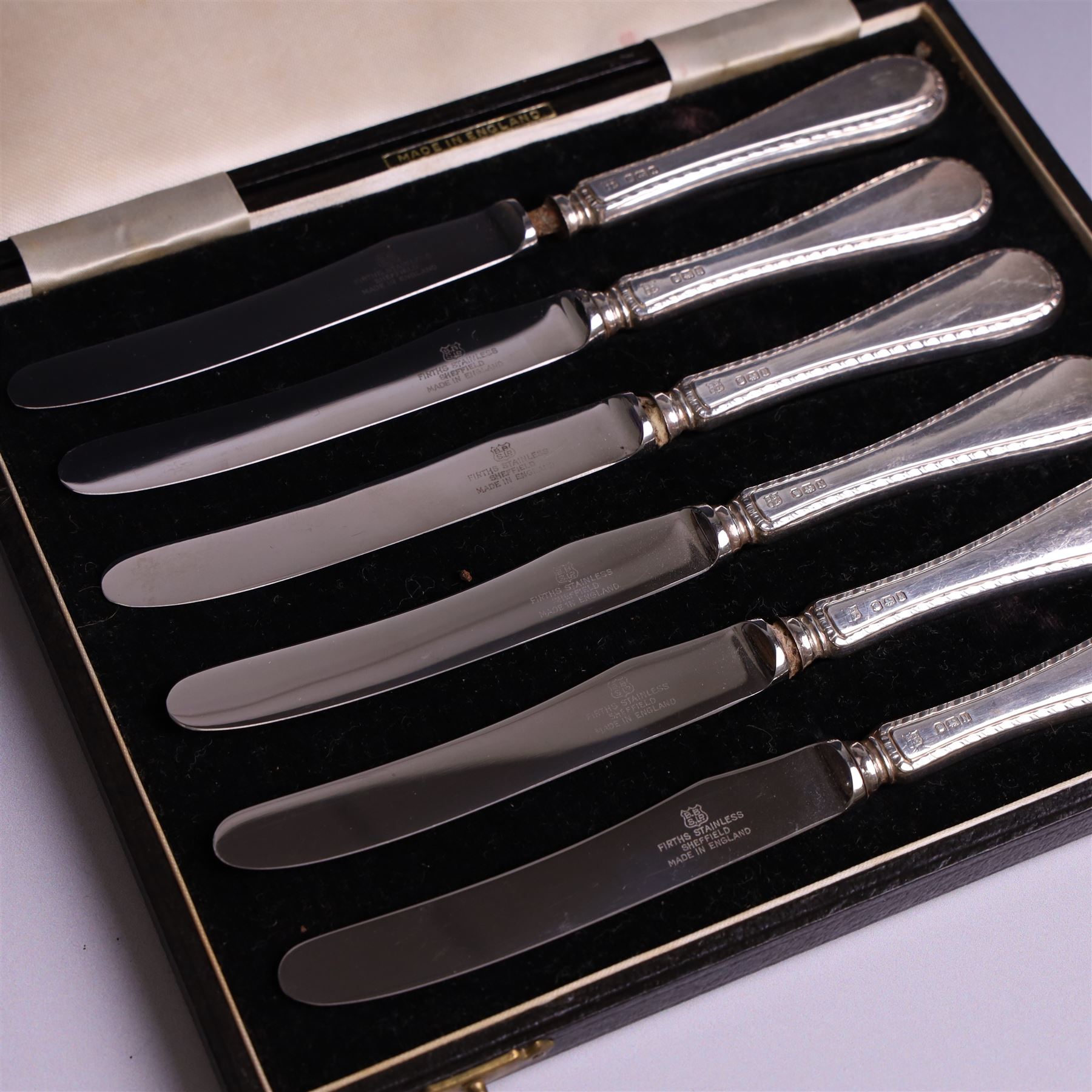 Pair of silver cruets, of baluster form and upon four pad feet, hallmarked Laurence R Watson & Co, Birmingham 1993, together with a set of six silver handled tea knives, hallmarked Barker Brothers Silver Ltd, Sheffield 1955, both in fitted cases