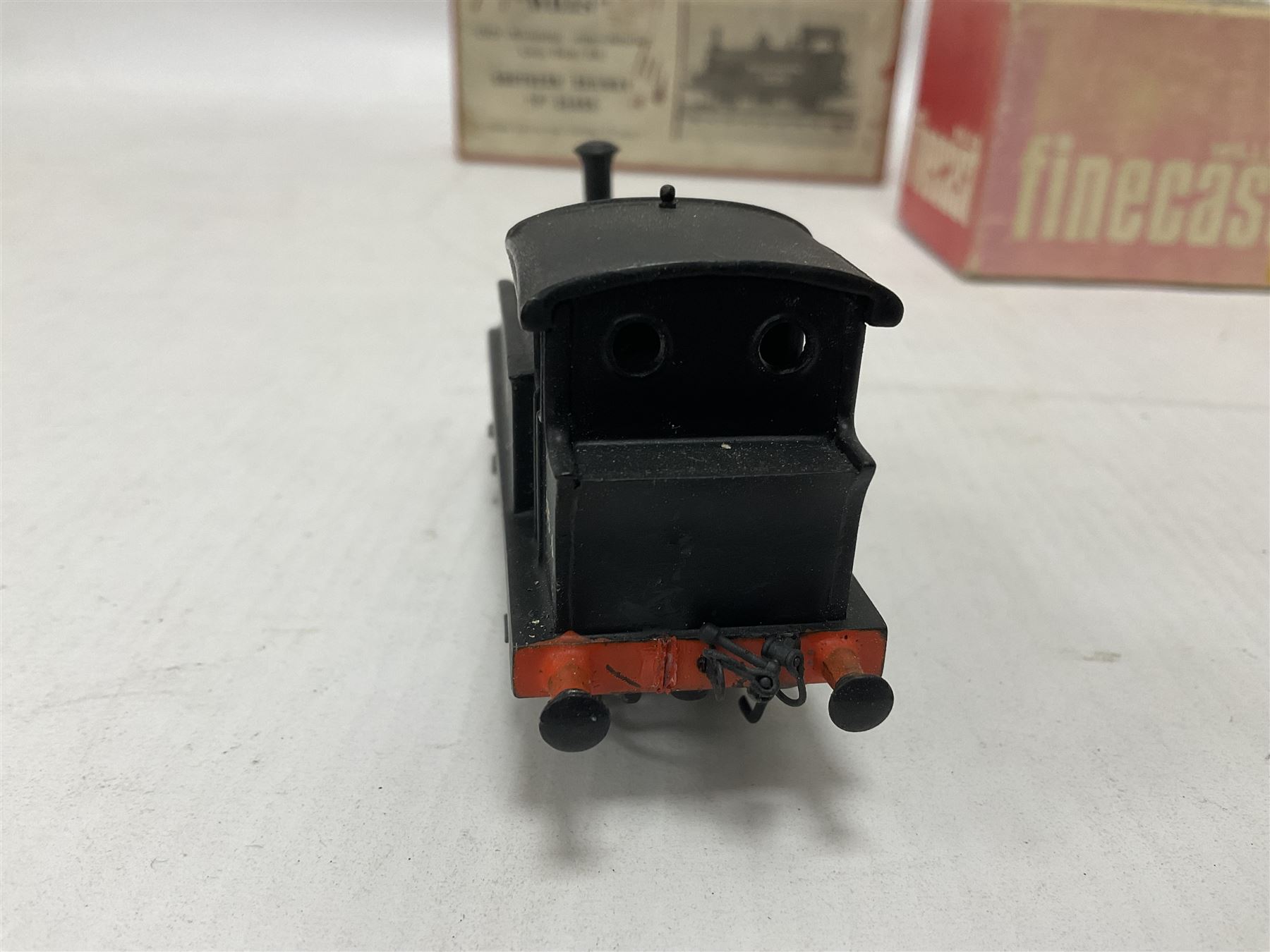 ‘00’ gauge - two kit built steam locomotives comprising unpainted Class E2 LBS/SR/BR 0-6-0T; Class P SR/BR 0-6-0 no.31556 finished in BR black; both with Wills Finecast boxes (2) 