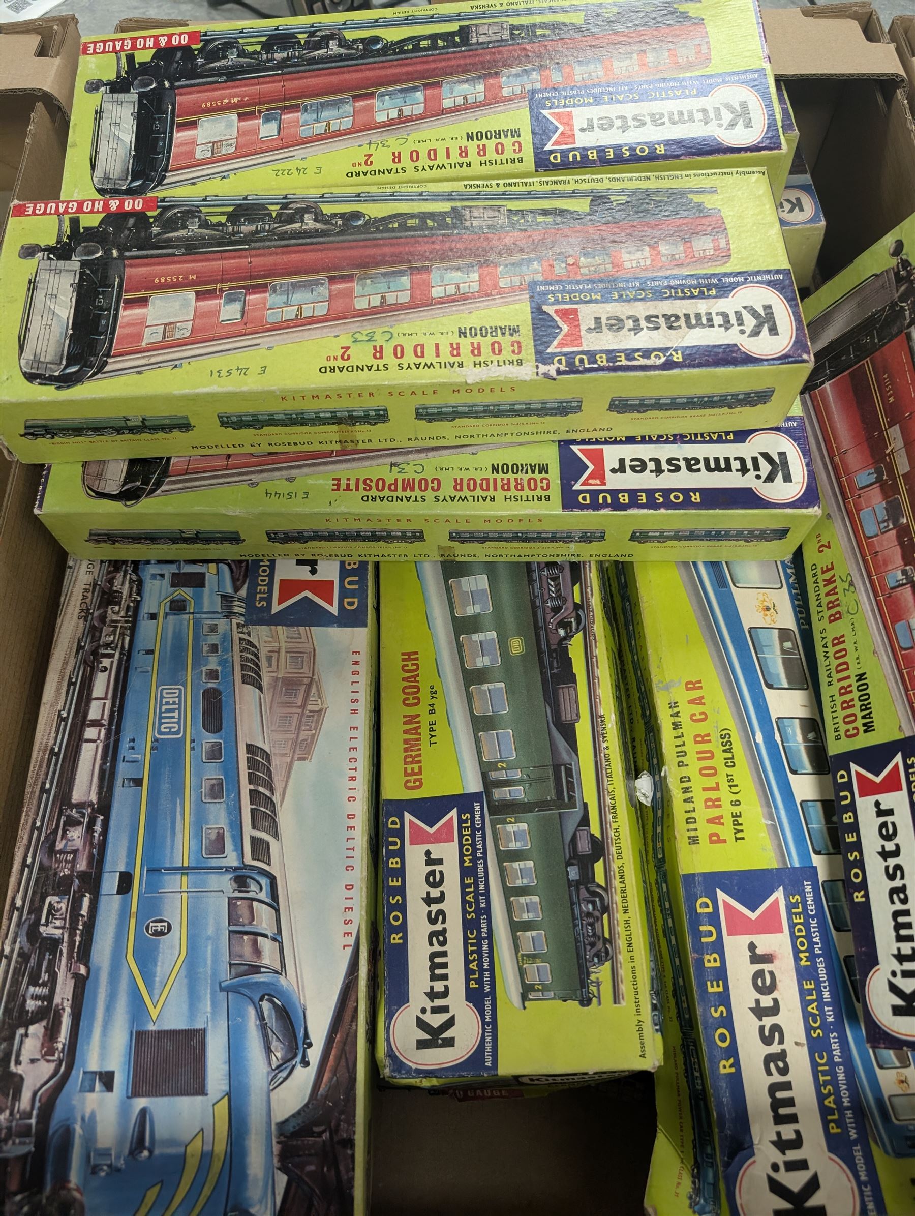 Collection of HO and OO gauge model railway rolling stock and accessories, including Fleischman locomotives, carriages, goods wagons, kit built rolling stock, Kitmaster built rolling stock, etc, in four boxes