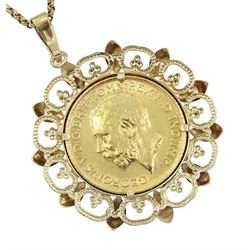 King George V 1913 gold full sovereign coin, loose mounted in gold pendant, on gold chain, both 9ct