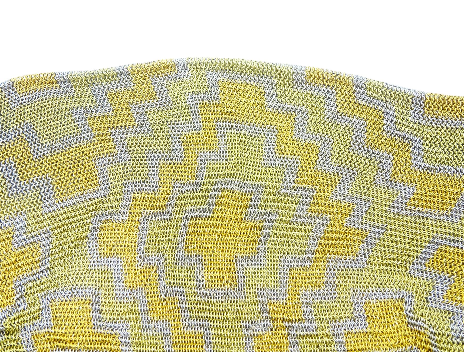 French tri-coloured gold mesh purse, with 18ct gold bar clasp and 18ct gold oval link chain, with cabochon sapphire set clasp, eagle hallmark