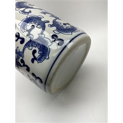 Ceramic stick stand with a decorative blue and white design, H44.5cm.