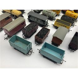 Various makers ‘00’ gauge - large quantity of rolling stock to include boxed Mainline, Graham Farish and Wrenn examples; loose examples to include Hornby, Tri-Ang, Joeuf etc 