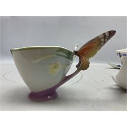Five Franz teacups and saucers comprising Hummingbird FZ00129, Bluebell FZ00875, Dragonfly FZ00028, Butterfly XP1693 and Daisy FZ00793, together with Hummingbird spoon, all boxed (6)