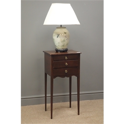  Ceramic table lamp with Oriental design by Jenny Worrall, (H36cm), and mahogany bedside table with three graduating drawers  