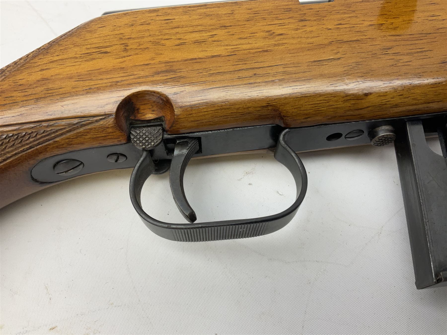 Italian Beretta .22 LR bolt-action or semi-automatic sporting rifle with 52cm barrel, 10-shot magazine and side safety No.10150 L98.5cm overall SECTION 1 FIRE-ARMS CERTIFICATE REQUIRED