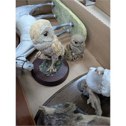 Collection of figures, including Border Fine Arts Grey Thoroughbred Stallion, Capodimonte Heron and Tramp, etc