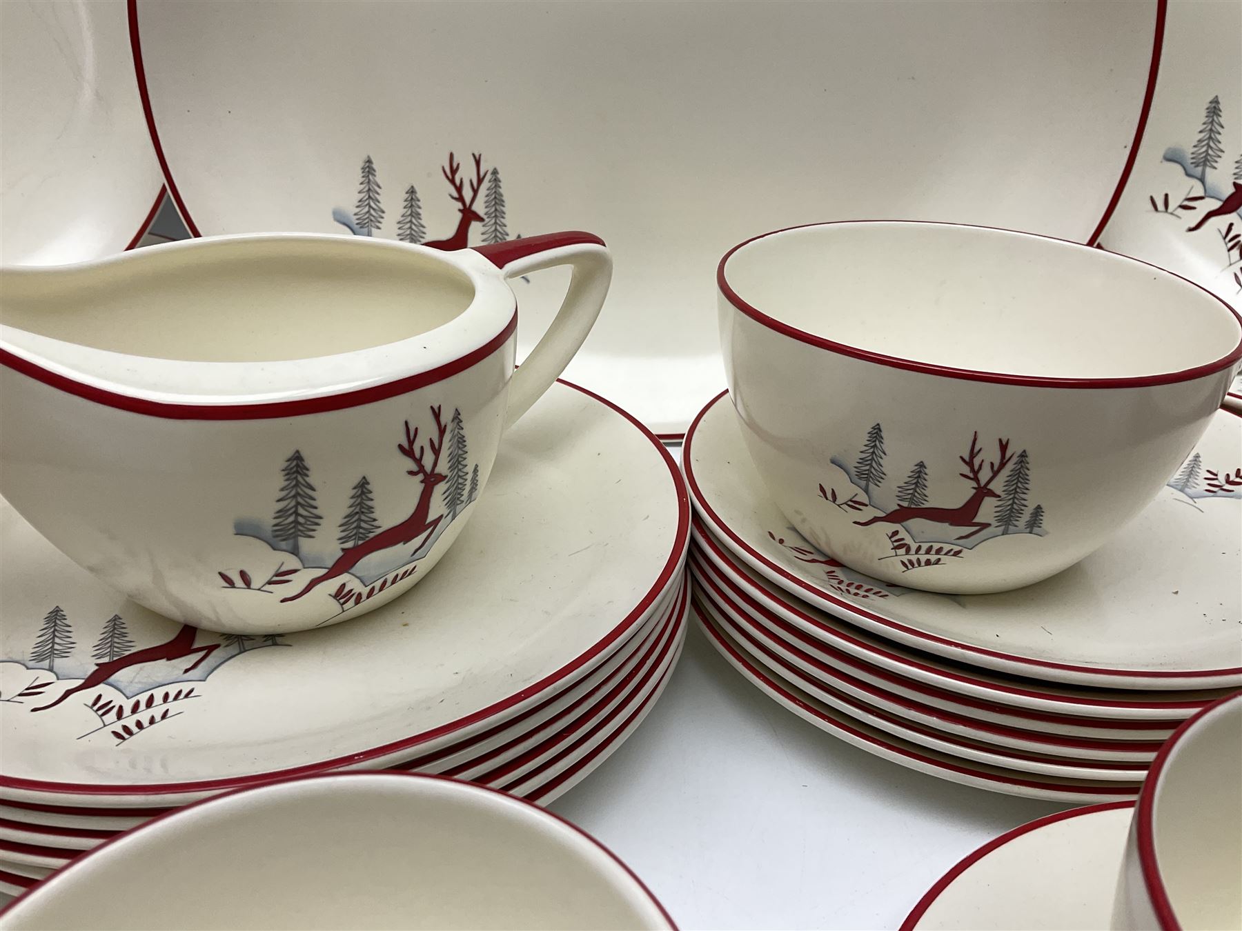 Crown Devon Stockholm patterned tea and dinner wares, to include, five teacups and saucers, milk jug, open sucrier, six dessert plates, six side plates, six dinner plates, serving platter, etc (42)