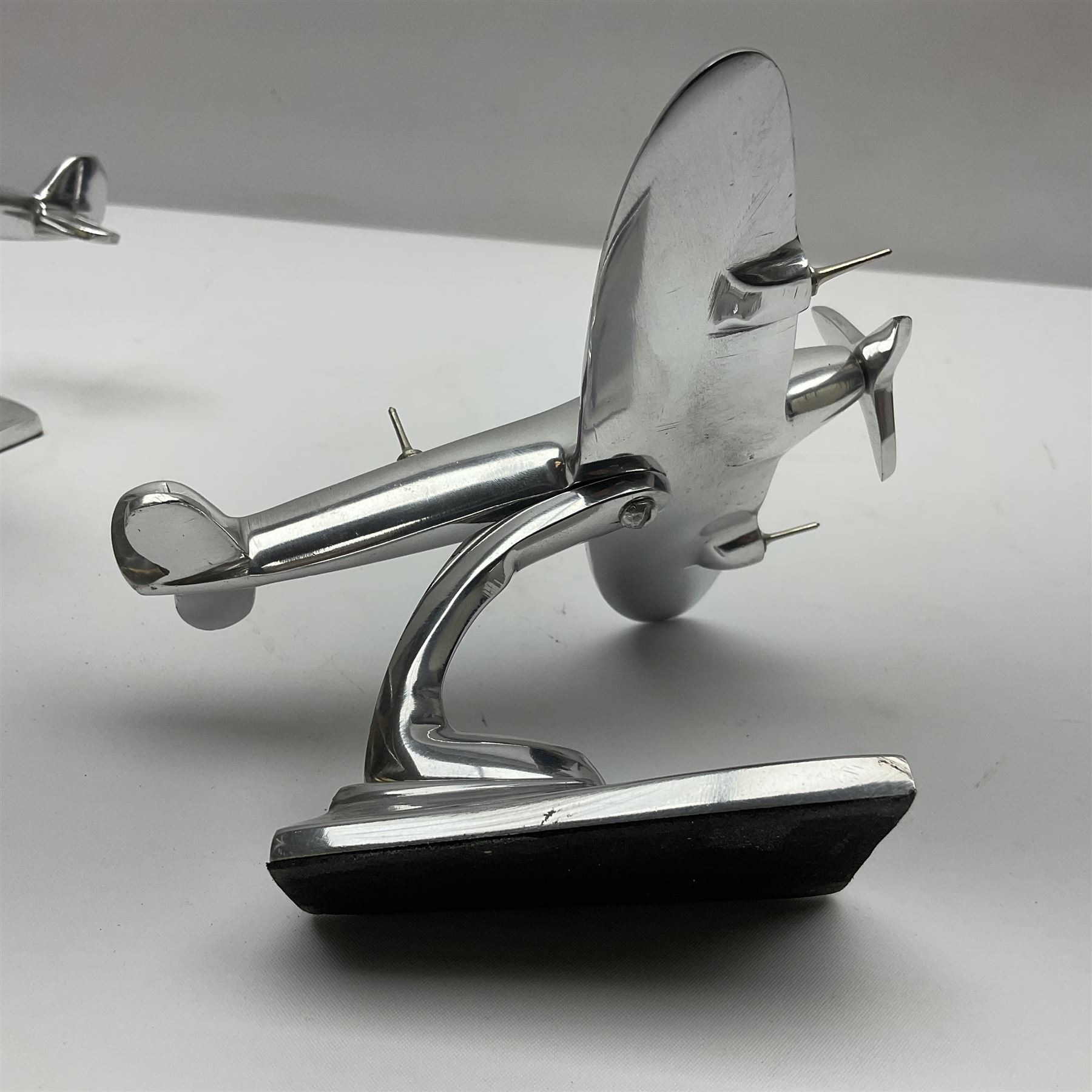 Set of three aluminium planes with rotating propellers, tallest H18cm