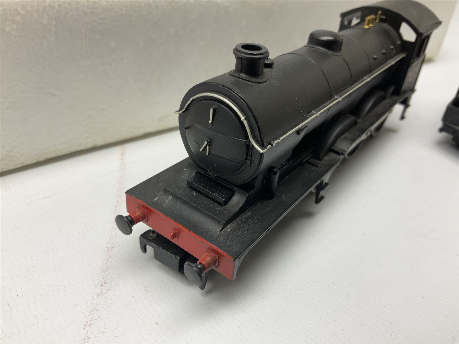 Hornby '00' gauge - Intercity 125 2-car set Nos.43010 & 43011 with one coach in original box with track and additional 4-6-0 locomotive and tender No.7476 and goods wagon; and another similar HST Intercity 125 2-car set Nos.43125 & 43126 with two coaches in original box with track and controller (2)