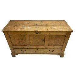 George III pine mule chest, rectangular hinged lid over panelled front and sides, fitted with single drawer to base, raisedon bracket feet