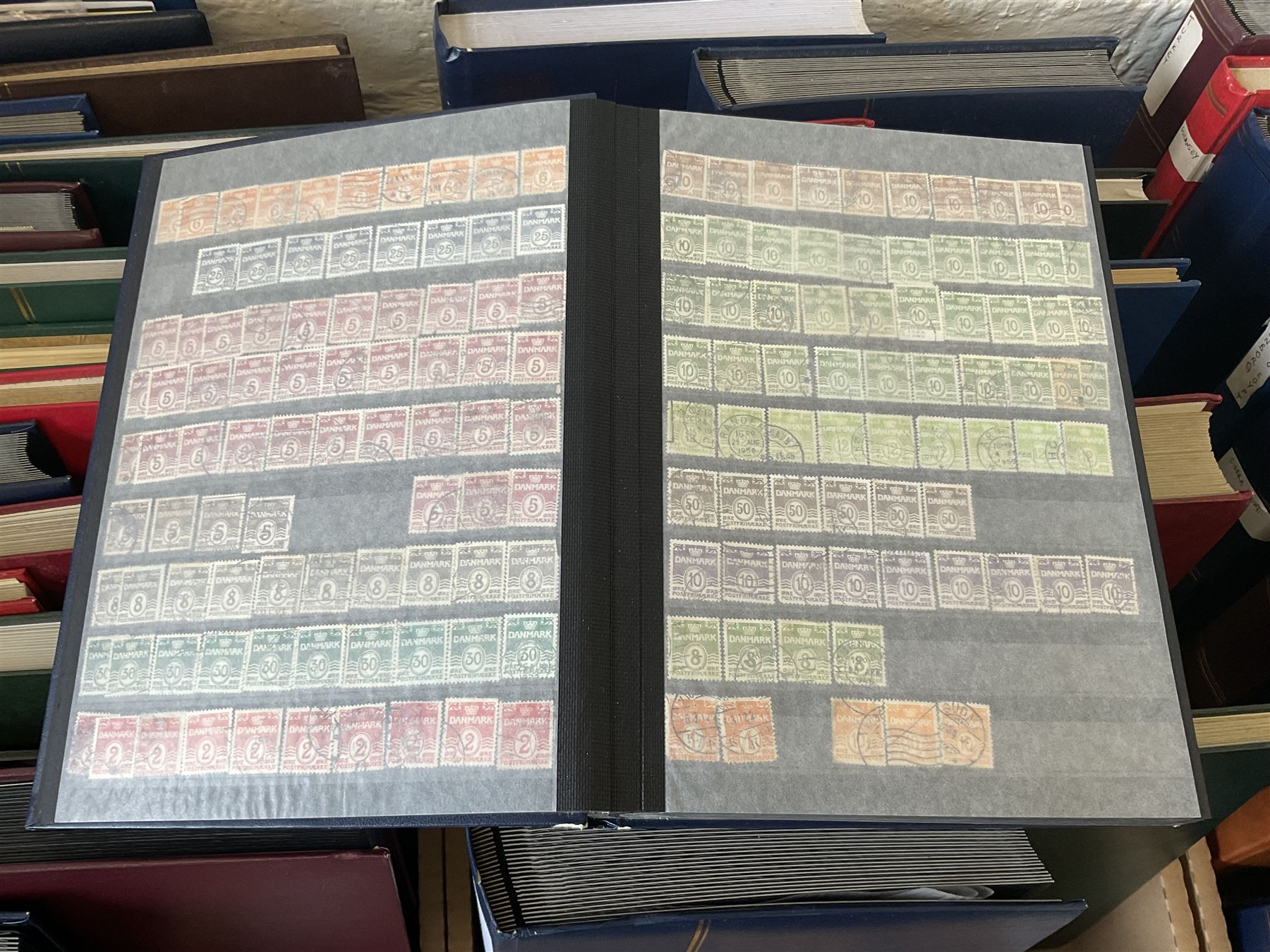 Great British and World stamps, including Norway, Egypt, Korea, Palestine, Iran, China, Switzerland, housed in various stockbooks, albums, and folders