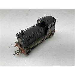 Bachmann Branch-Line '00' gauge - Class 08 Diesel Shunter locomotive no. D3336, Class 20 Diesel locomotive no. D8000, Class 04 Diesel Shunter locomotive no. 11217 and Class 08 Diesel Shunter locomotive no. 13029 (4)