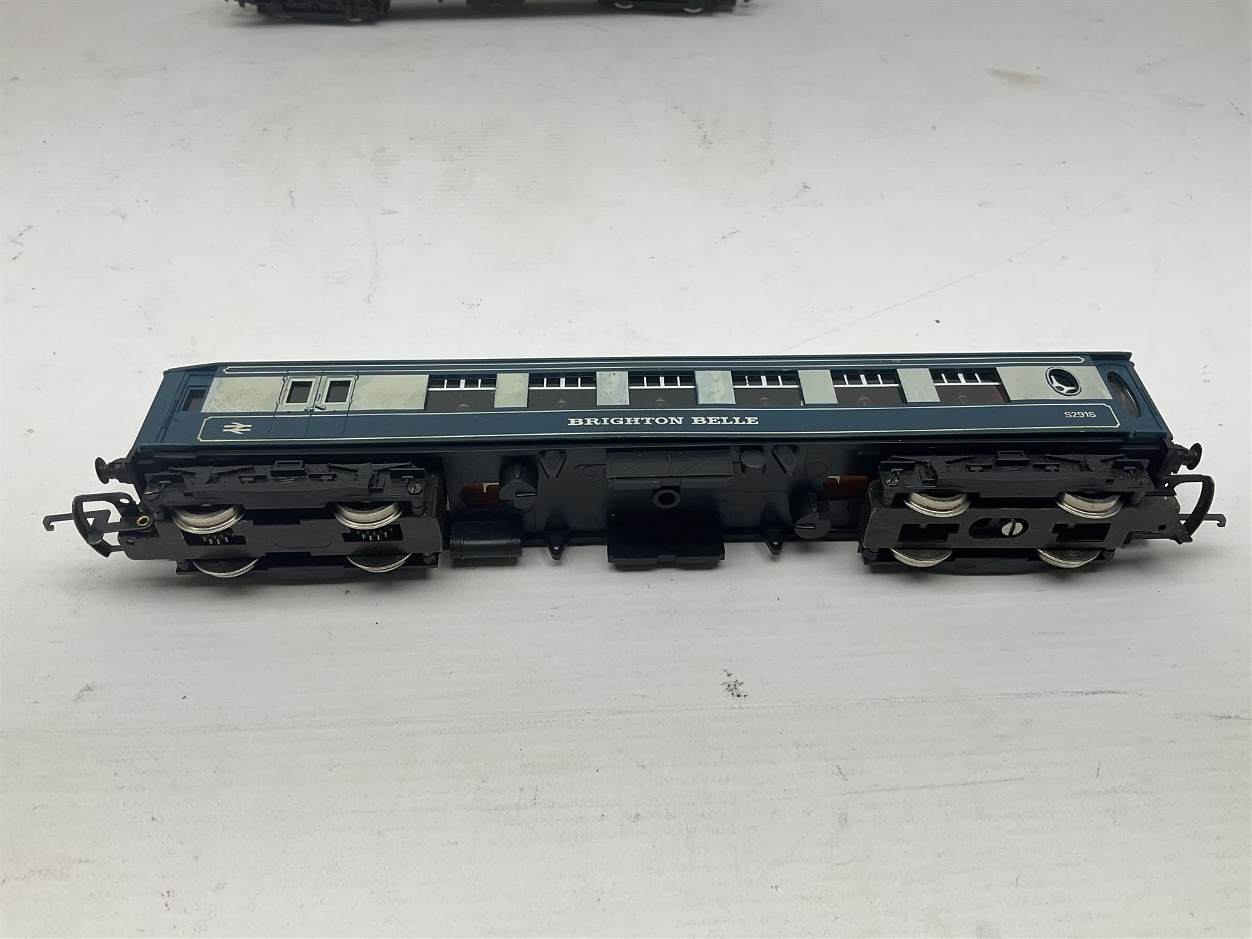 Wrenn '00' gauge - 'The Brighton Belle' Southern Electric Pullman two-car set Nos.S290S and S291S; boxed