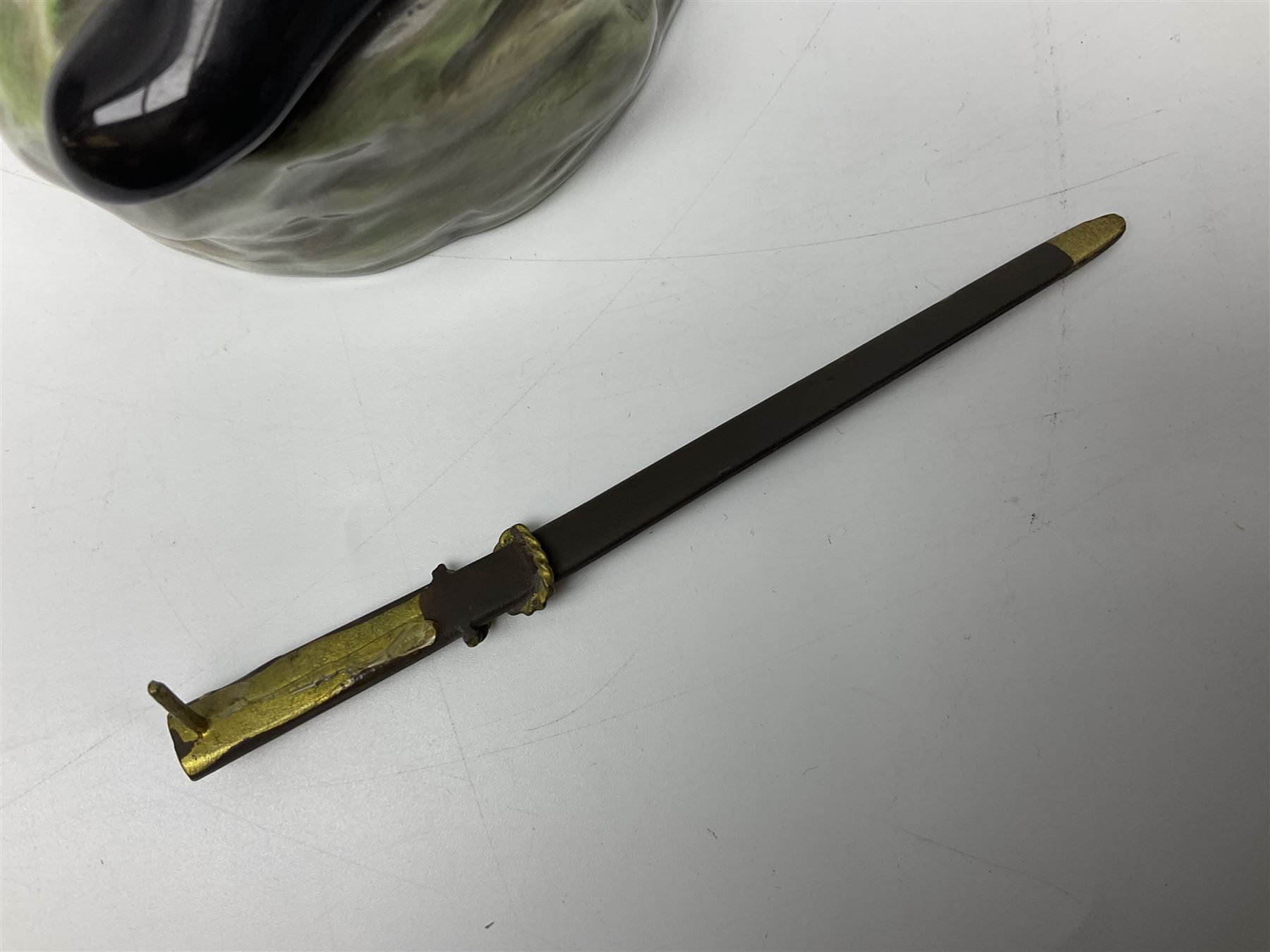 Royal Doulton Figure, Lord Olivier as Richard III, HN2881, limited edition 417/750, with certificate of authentication and original box, H28cm 