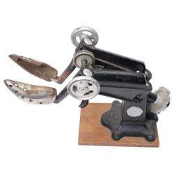 Cast iron industrial cobbler shoe stretcher, H32cm