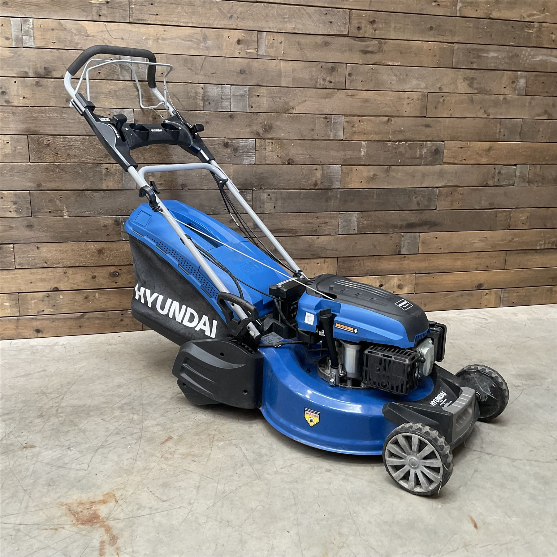 Hyundai HYM530SPER electric start petrol lawnmower