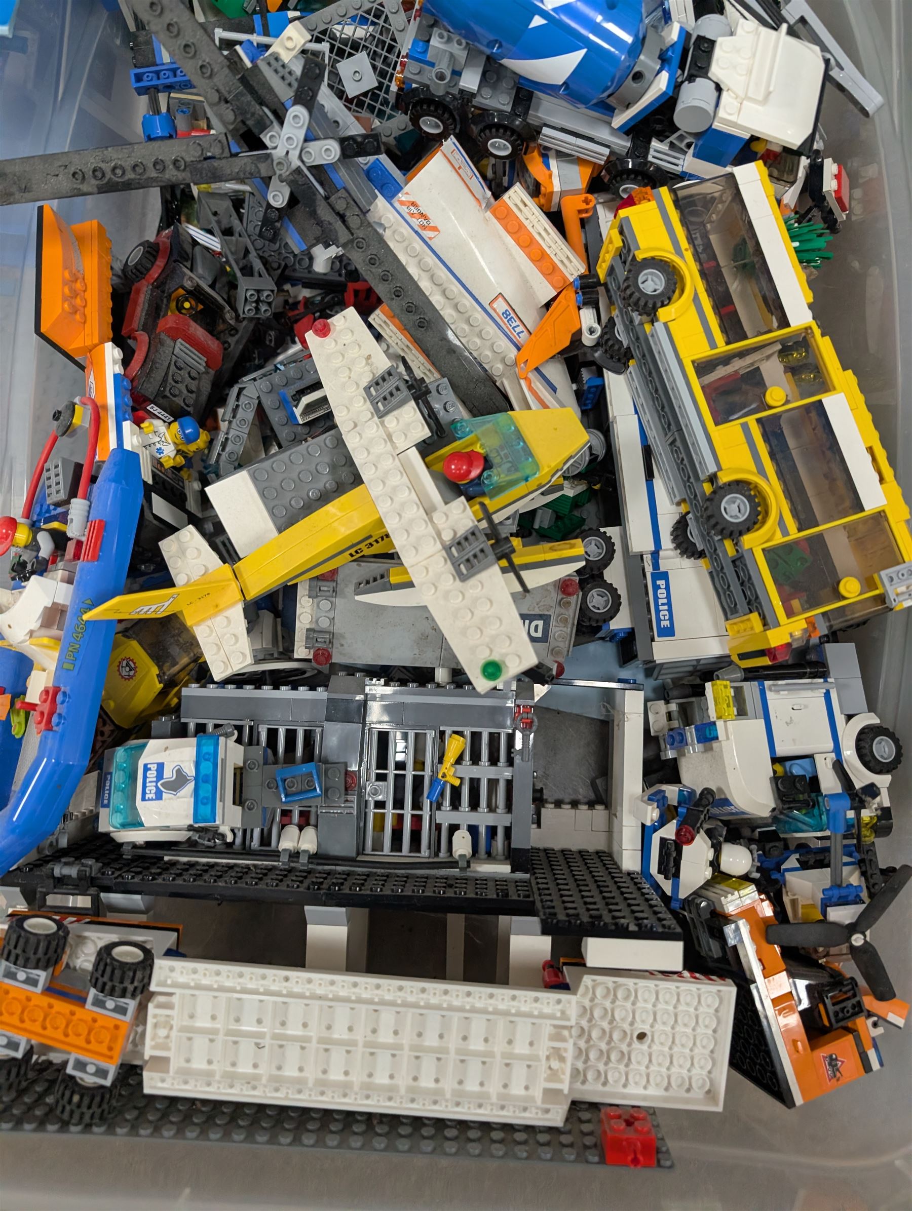 Large collection of Lego, including partially built vehicles, Police Station, Lego Creator 31010 and a collection of Lego instruction booklets