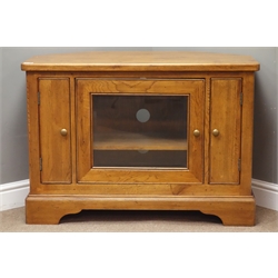  Willis & Gambier oak corner television cabinet, W100cm, H70cm, D60cm  