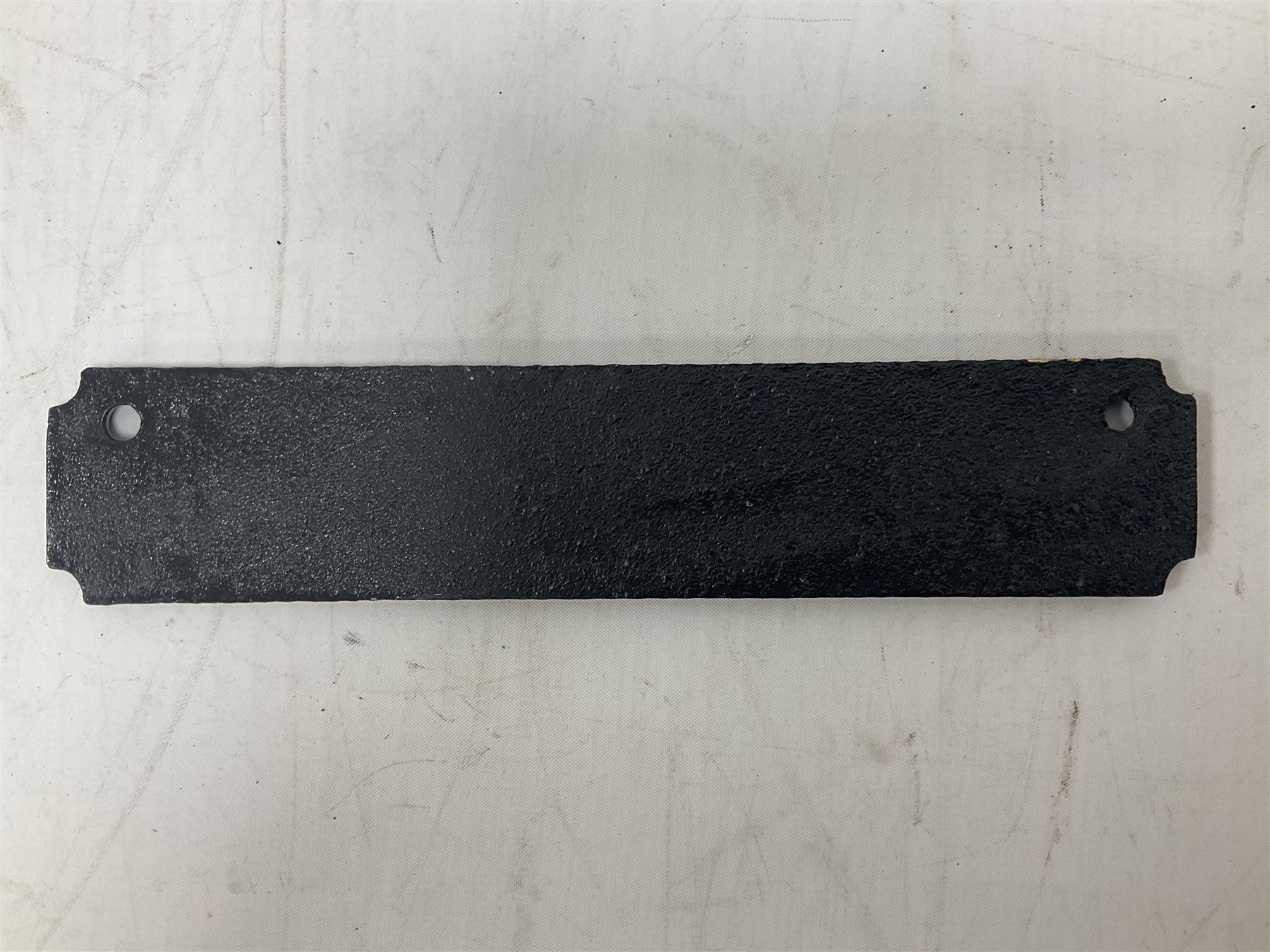 Cast Iron 'Grandads Workshop' sign, L20cm
