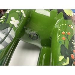 Wallace & Gromit - Gromit Unleashed: two Aardman Animations The Grand Appeal 'Gromit Unleashed' figures comprising Grrrrromit and Creature Comforts, both with boxes