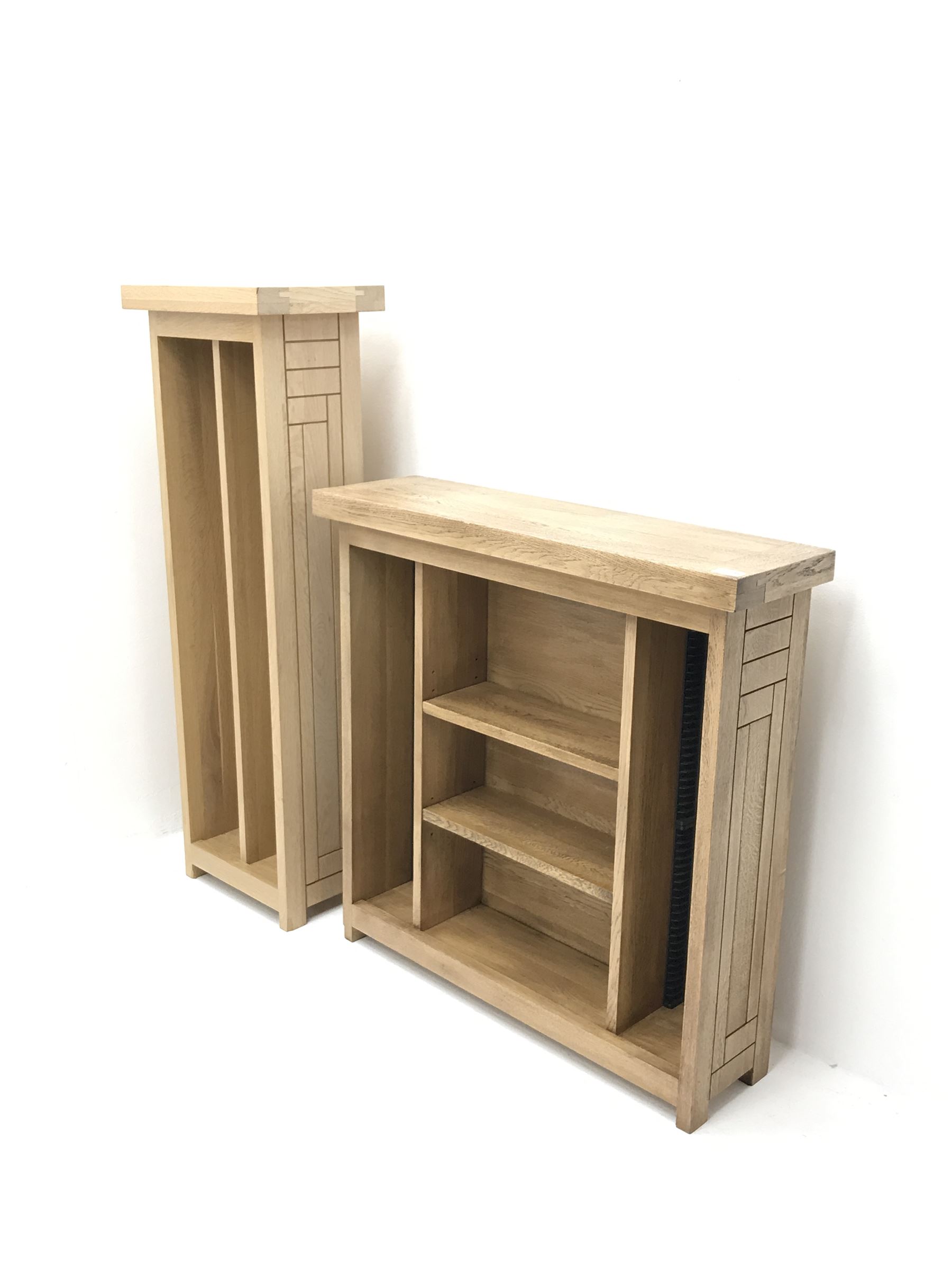 Modern oak CD rack, projecting top on stile supports (L40cm, D26cm, H113cm), Modern oak bookcase and CD rack, projecting top on stile supports (L81cm, D23cm, H82cm)
Two pieces modern oak furniture - Bookcase and CD rack 