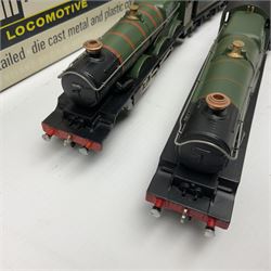 Wrenn '00' gauge - two Castle Class 4-6-0 locomotives - 'Clun Castle' No.7029 (number on buffer beam) in Great Western Green; and 'Cardiff Castle' No.4075 in BR Green; both boxed with instructions (2)