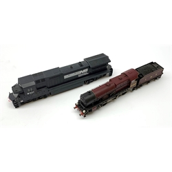 '00' gauge - Bachmann Spectrum Dash 8 40C locomotive No.8701; and Rivarossi 4-6-0 locomotive 'Hector' No.6140, both boxed (2)