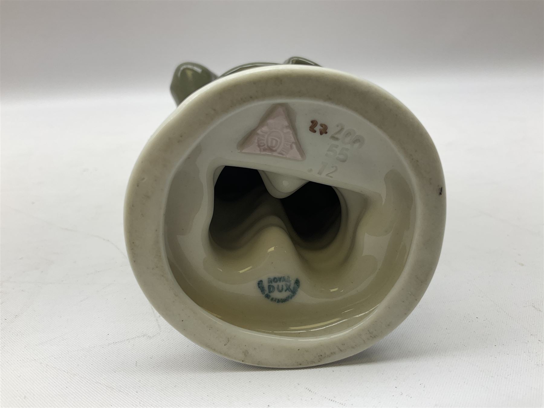 Royal Dux figure of a saluting soldier and Willow Art Crested ware Hull soldiers war memorial c1903 late South African war, tallest H19cm