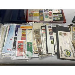 TFR SPOKE 05/09/23 AGREED RTV BEVERLEY - Collection of ephemera to include five copies of Palestine post newspapers from 1938, approximately fifty world bank notes, sheet music, postcards from 1910-1959 etc