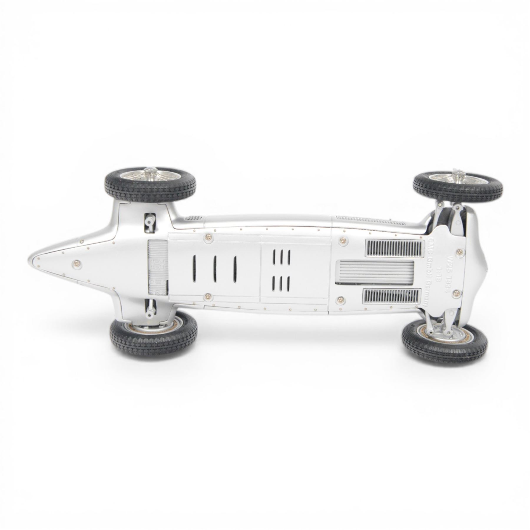 CMC 1:18 scale diecast model car no.M033 Mercedes Benz W25 1934 in silver, boxed