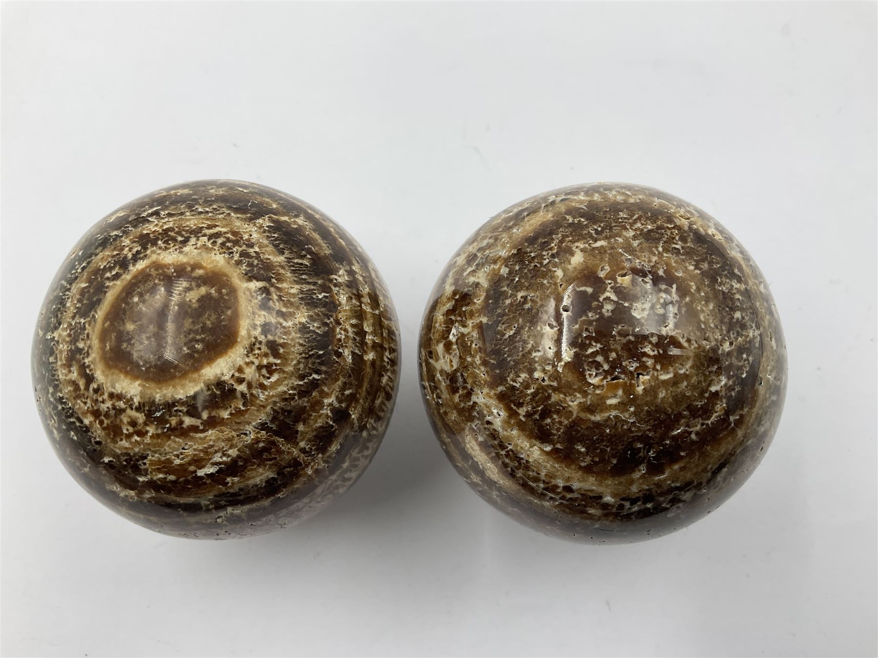 Pair of aragonite spheres, D7cm