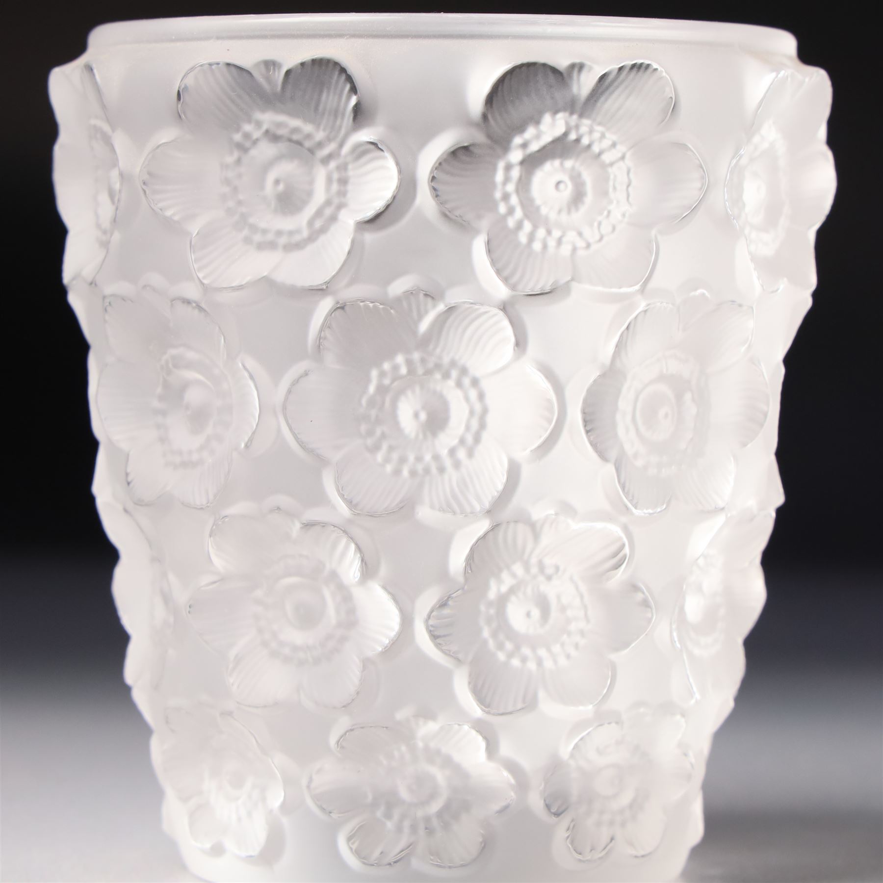 Lalique Anemone candle holder, engraved Lalique France, H8cm