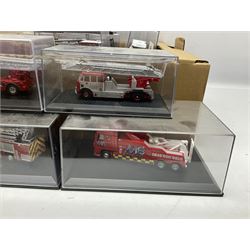 Thirty-two Oxford die-cast models including a Haulage Company Norfolkline limited editon model, lorries, fire engines etc (32) 