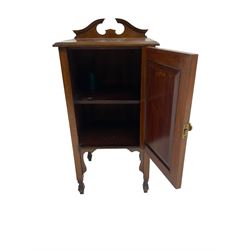 Edwardian inlaid mahogany bedside cabinet, the shaped pediment over moulded top, inlaid with satinwood banding, enclosed by single panelled door, on square supports with stepped spade feet, shaped brackets