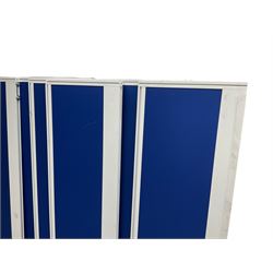 Set eight office desk screens in blue fabric, white finish metal frames, with crossbars 