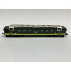 Graham Farish by Bachmann 'N' gauge - Class 47/0 locomotive no.D1779 and Class 55 Deltic locomotive no.D9007 (2)