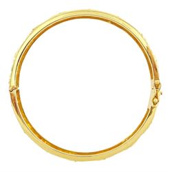 18ct gold elephant hinged bangle