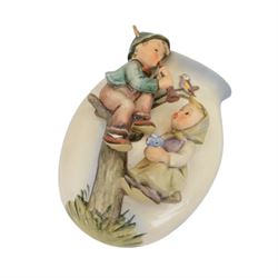 Set of three Hummel wall vases, marked to the reverso 360 A/B/C, H15cm