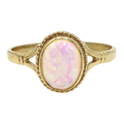  9ct gold oval opal ring, hallmarked   
[image code: 4mc]