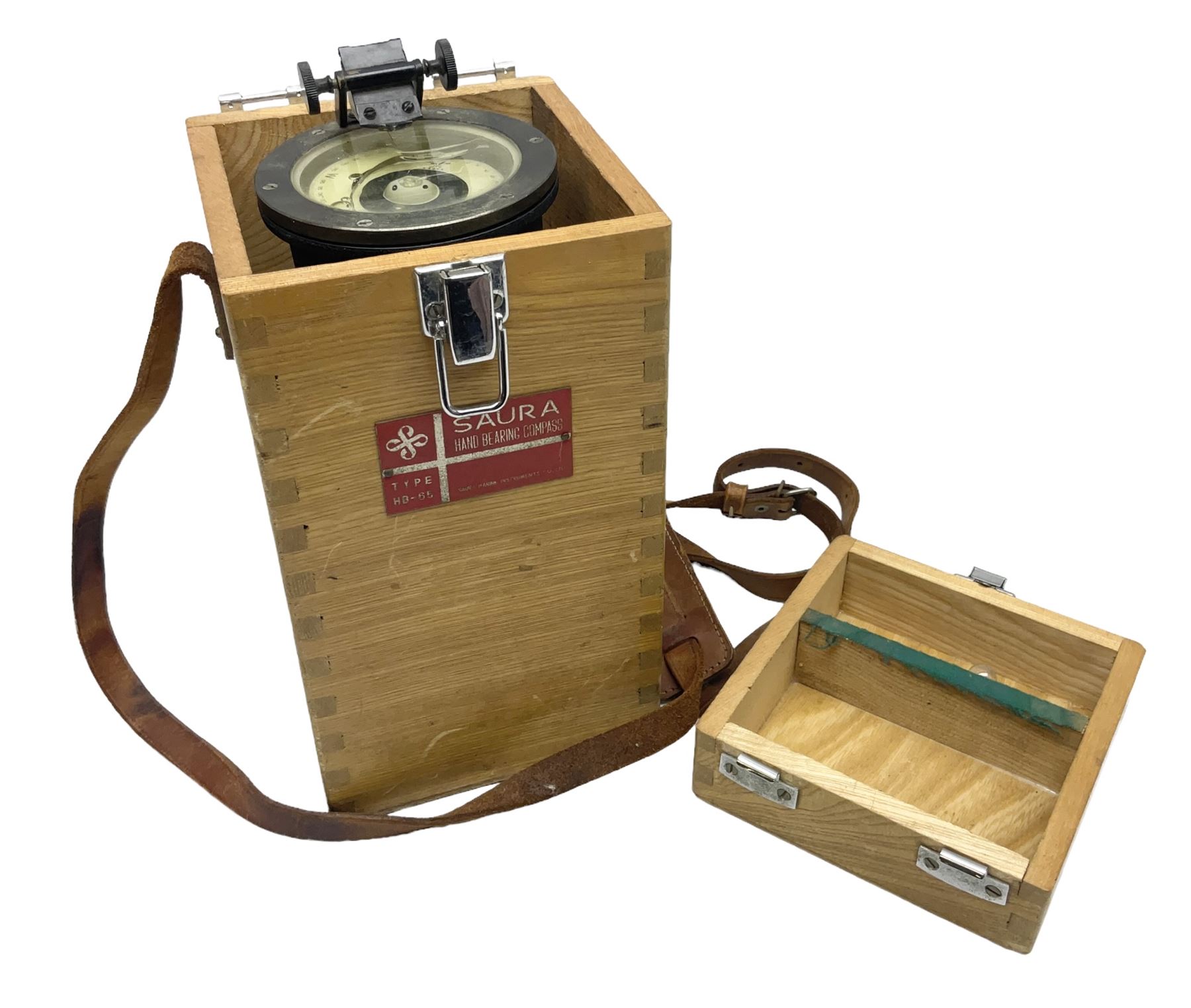 Saura handheld compass in wood case