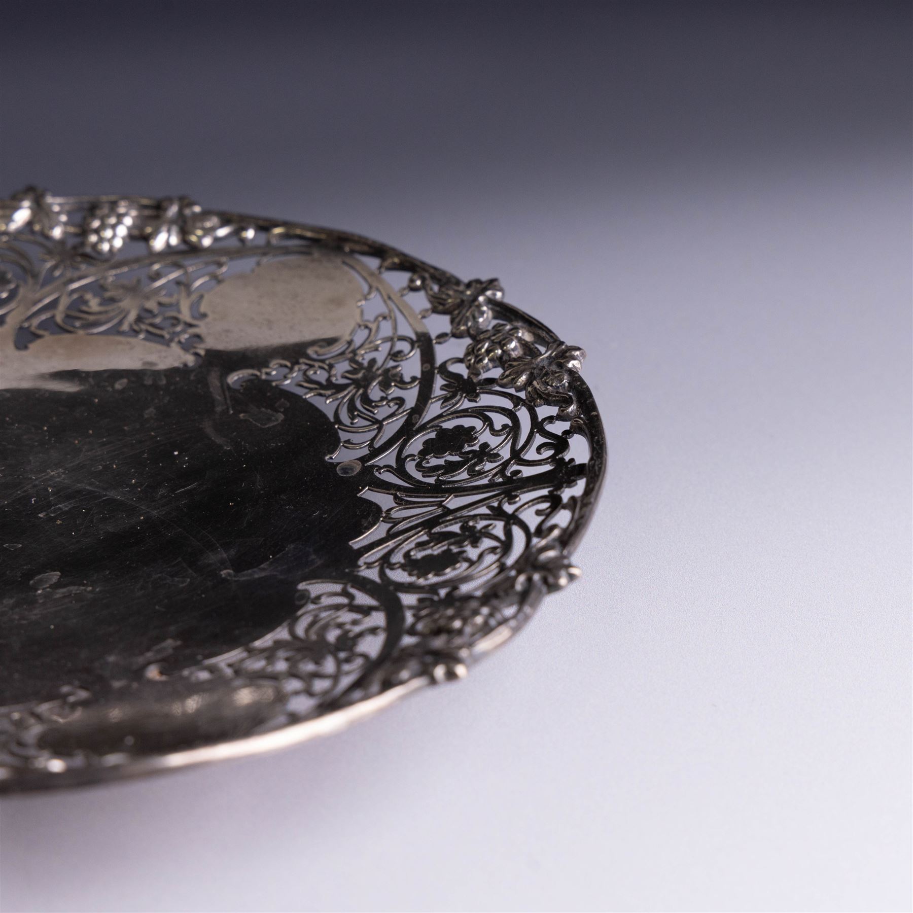 Mid 20th century silver dish, of circular form with pierced fruiting vine decoration, hallmarked Sheffield 1964, maker's mark SJR, D20.5cm