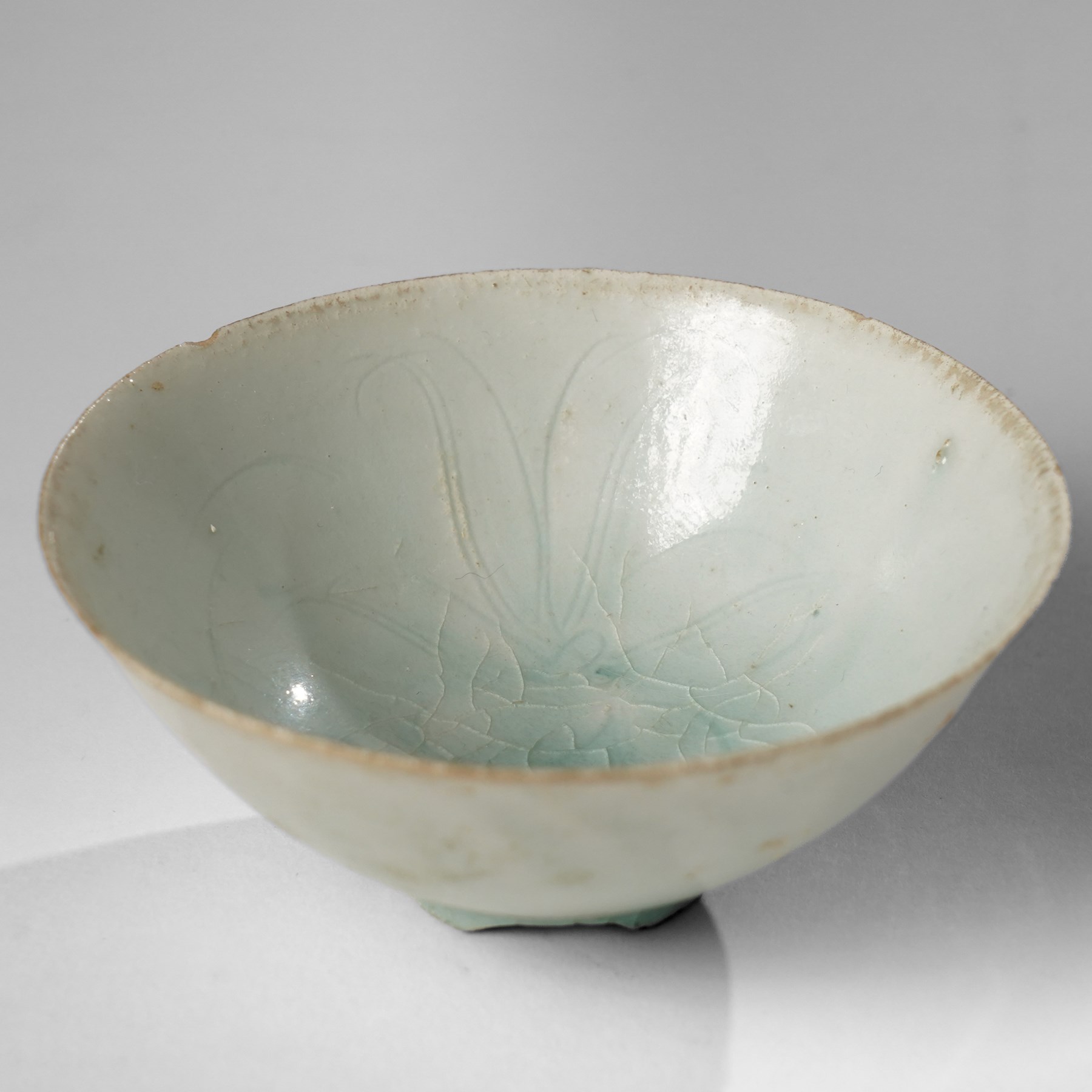 Chinese Song dynasty Qingbai bowl, in a pale blue glaze with incised floral decoration, D9cm