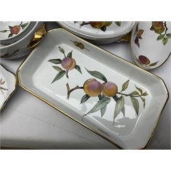 Royal Worcester Evesham pattern ceramics, including twin handled pot, oven dishes, pie dishes, bowls, jugs, etc together with other Royal Worcester ceramics 