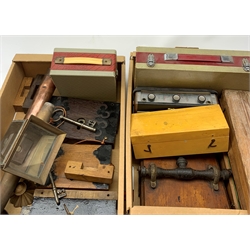 A group of assorted collectables, to include a cased rolling rule, a cased brass and leather bound J P Cutts Sutton & Son telescope, a rolling book press, three vintage portable radios, cased set of weights, etc. 