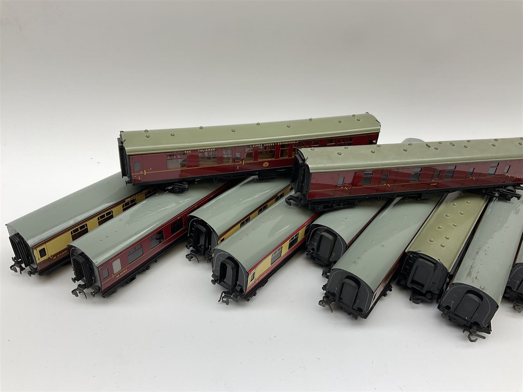 Hornby Dublo eleven unboxed coaches including corridor coaches